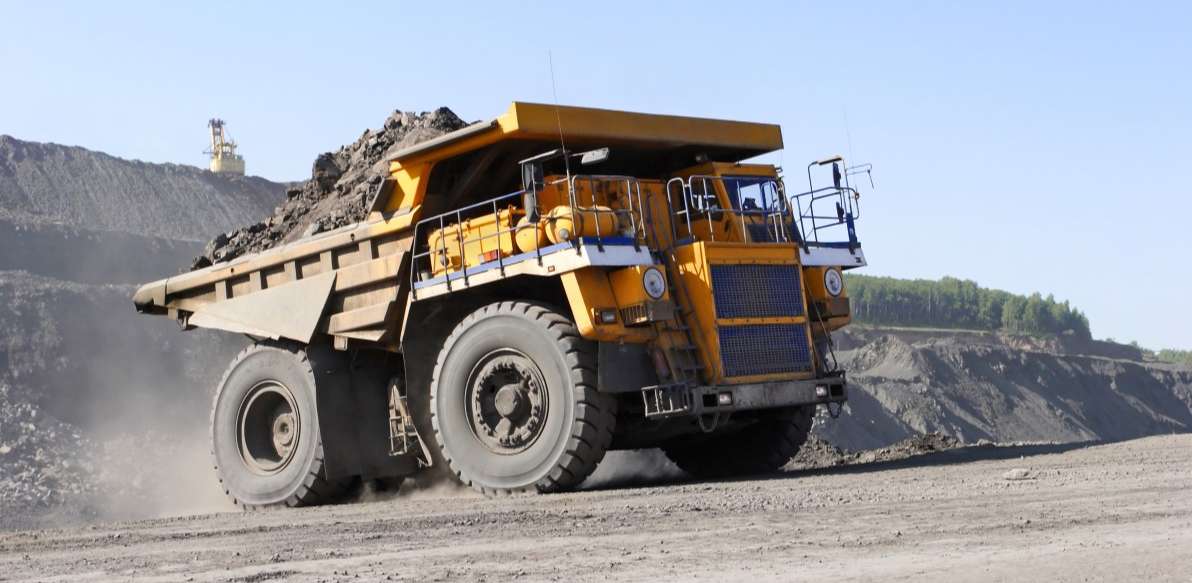 1192觅知网_煤矿厂运煤卡车煤炭开采。。。。。运煤卡车._1648542.jpg